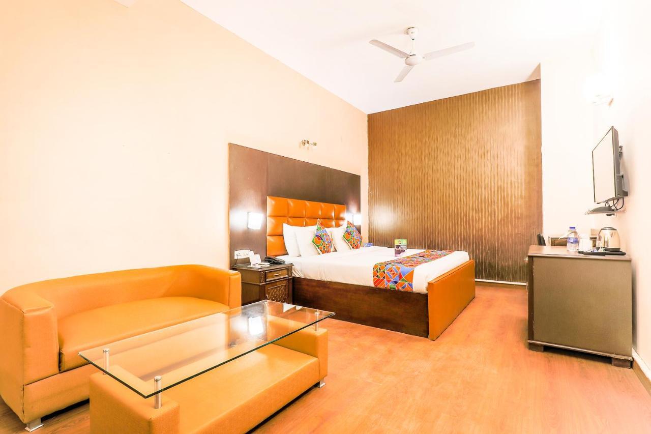 Fabhotel Conclave Boutique ニューデリー エクステリア 写真